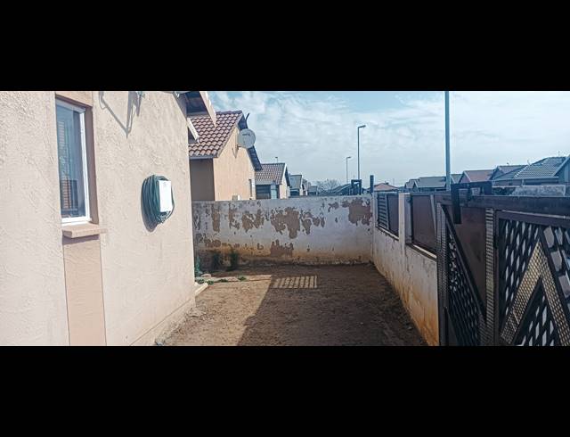 3 BEDROOM FREEHOLD FOR SALE IN WINDMILL PARK